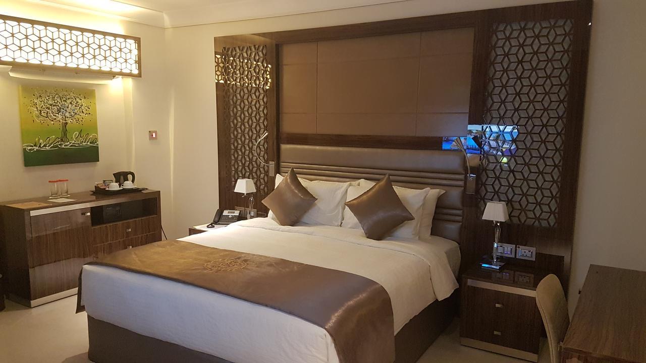 알 술탄 비치 리조트 알코르 외부 사진 A bedroom at the hotel